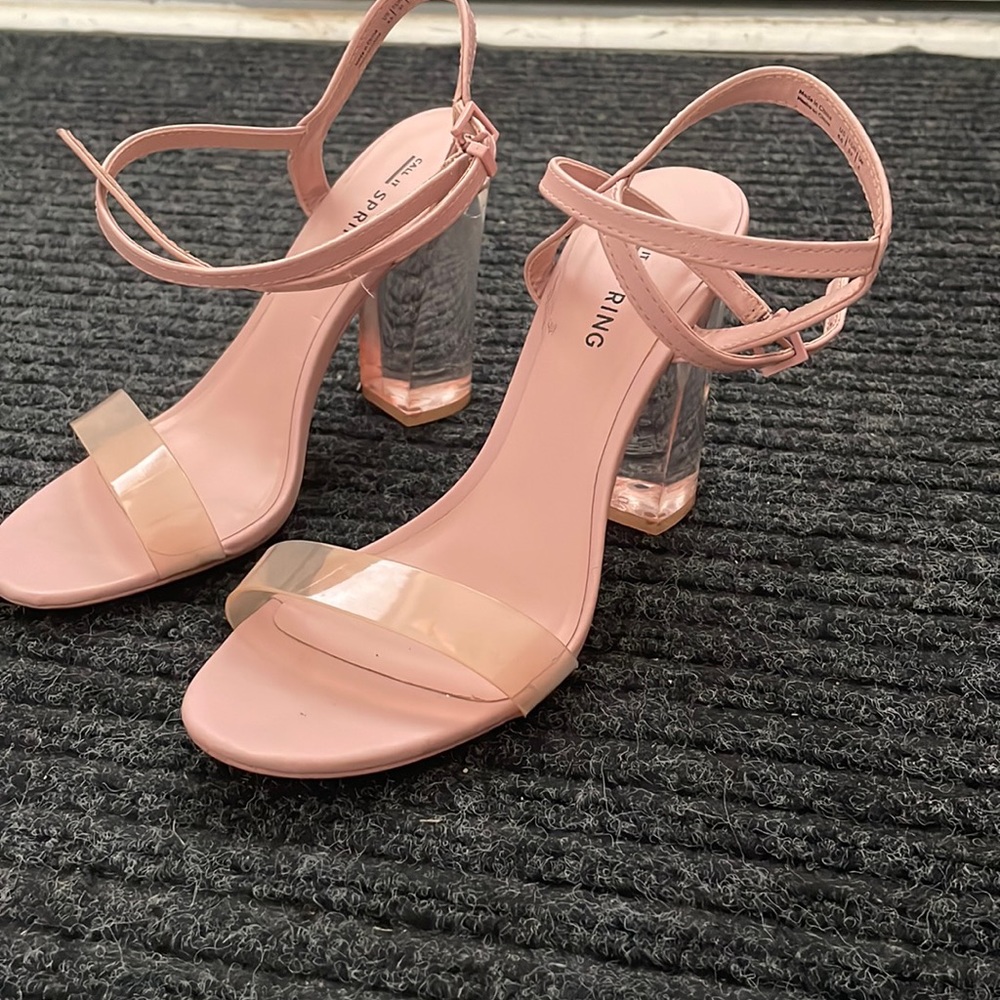 High heels in color nude